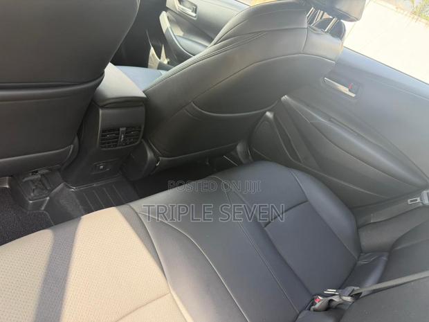 Toyota Corolla LE 2021 White