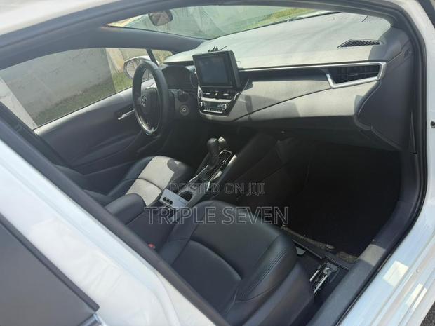 Toyota Corolla LE 2021 White