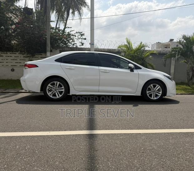 Toyota Corolla LE 2021 White