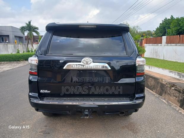 Toyota 4-Runner Limited 4WD 2024 Black