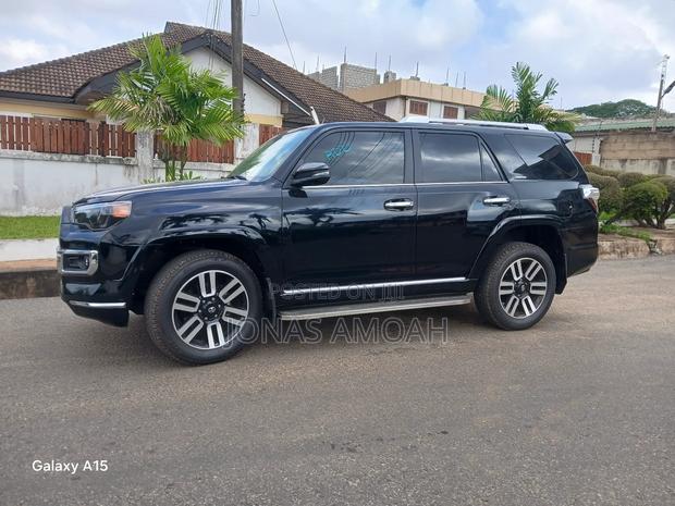 Toyota 4-Runner Limited 4WD 2024 Black
