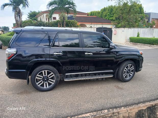 Toyota 4-Runner Limited 4WD 2024 Black
