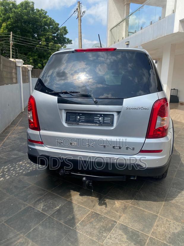 SsangYong Rexton 2015 Silver