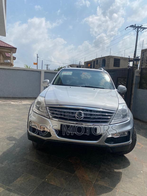SsangYong Rexton 2015 Silver
