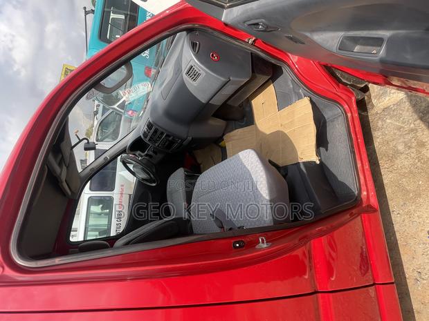 Toyota HiAce 2010 Red photo 6