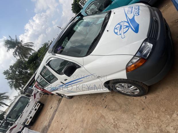 Toyota HiAce 2010 White
