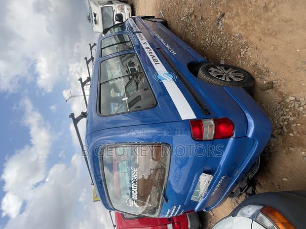 Toyota HiAce 2012 Blue photo 5