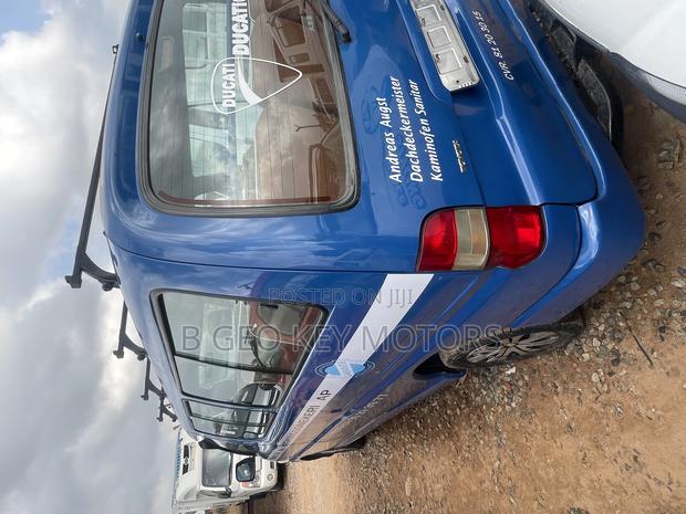 Toyota HiAce 2012 Blue photo 4