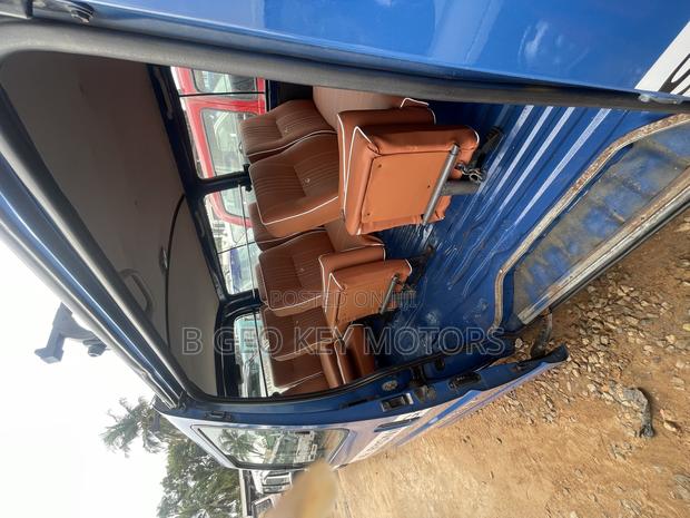 Toyota HiAce 2012 Blue photo 6