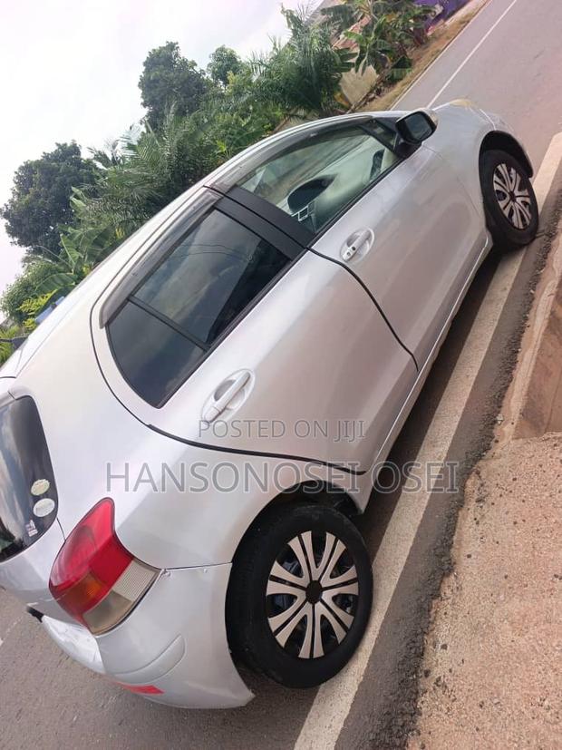 Toyota Vitz 2010 Silver