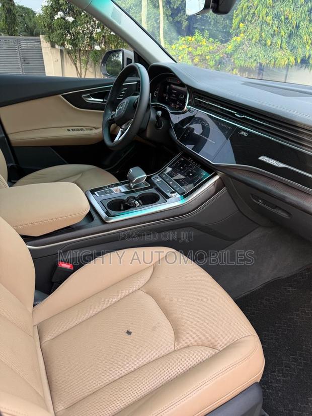 Audi Q8 Premium Plus 2023 White