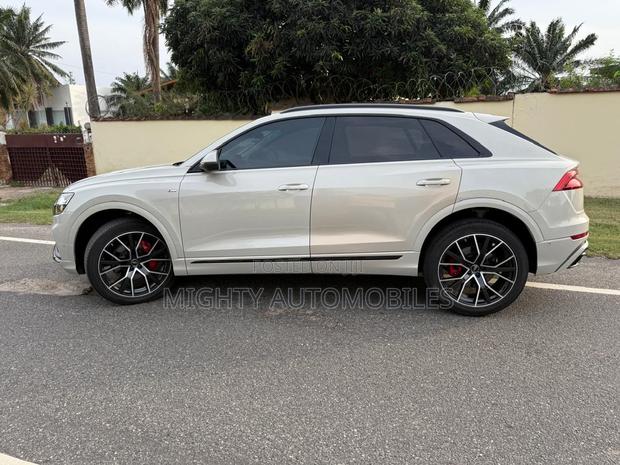 Audi Q8 Premium Plus 2023 White