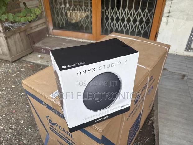 Compact Onyx Studio 9 Speaker Smart, Portable Performance-Ready · Photo 2