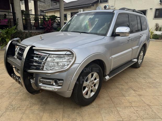 Mitsubishi Pajero V90 3.8 V6 GLS/GLX 2018 Silver