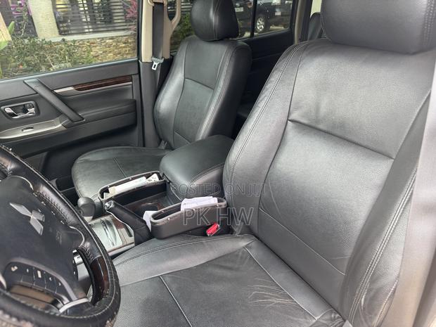 Mitsubishi Pajero V90 3.8 V6 GLS/GLX 2018 Silver