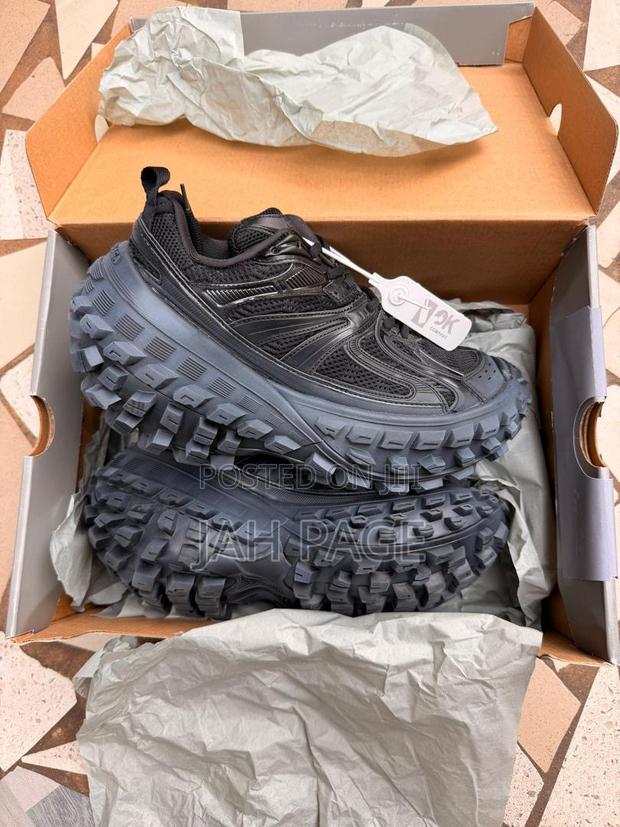 Balenciaga Defender Black Sneakers photo 2