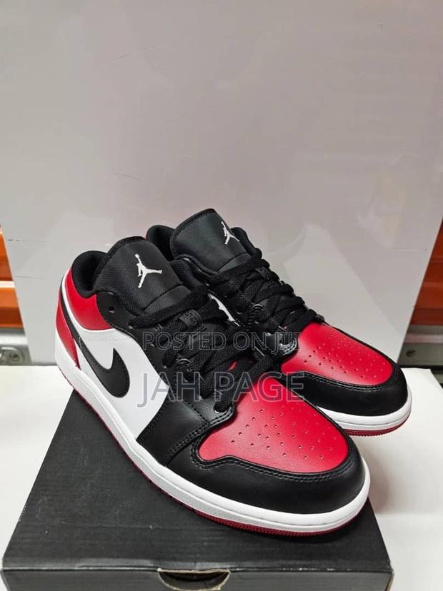 Jordan 1 Low Bred Toe Sneakers