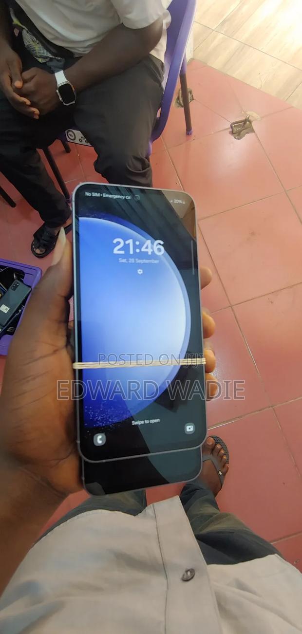 Samsung Galaxy S23 FE 128 GB Gray photo 4