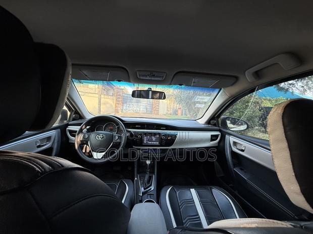 Toyota Corolla LE 4dr Sedan (1.8L 4cyl CVT) 2015 White