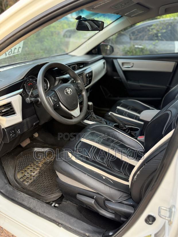 Toyota Corolla LE 4dr Sedan (1.8L 4cyl CVT) 2015 White