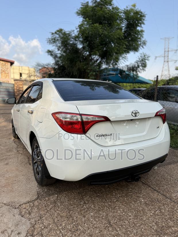 Toyota Corolla LE 4dr Sedan (1.8L 4cyl CVT) 2015 White