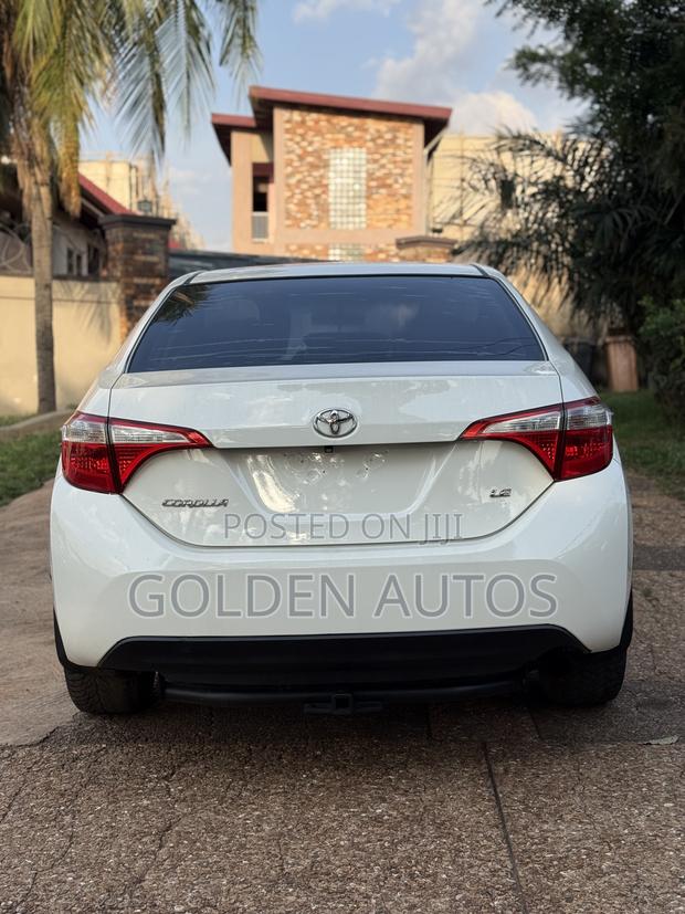 Toyota Corolla LE 4dr Sedan (1.8L 4cyl CVT) 2015 White