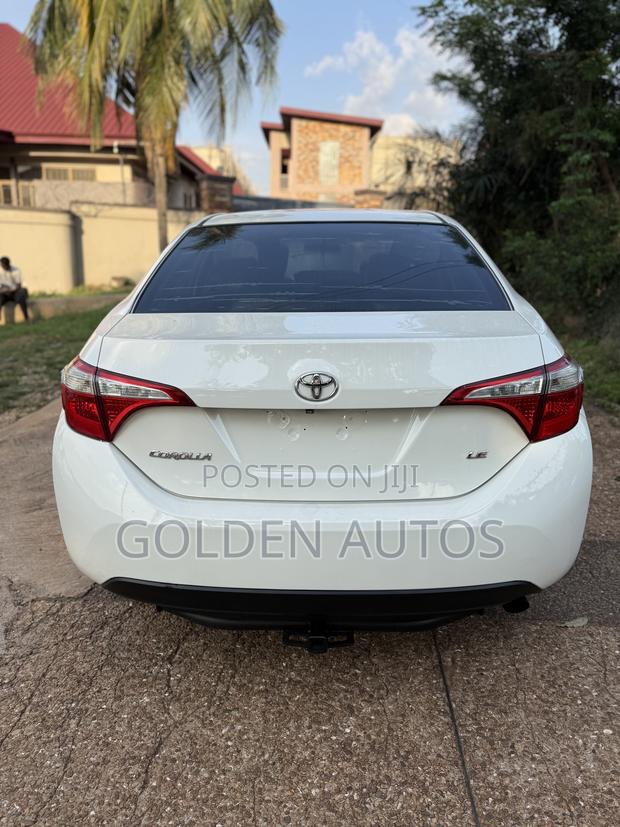 Toyota Corolla LE 4dr Sedan (1.8L 4cyl CVT) 2015 White