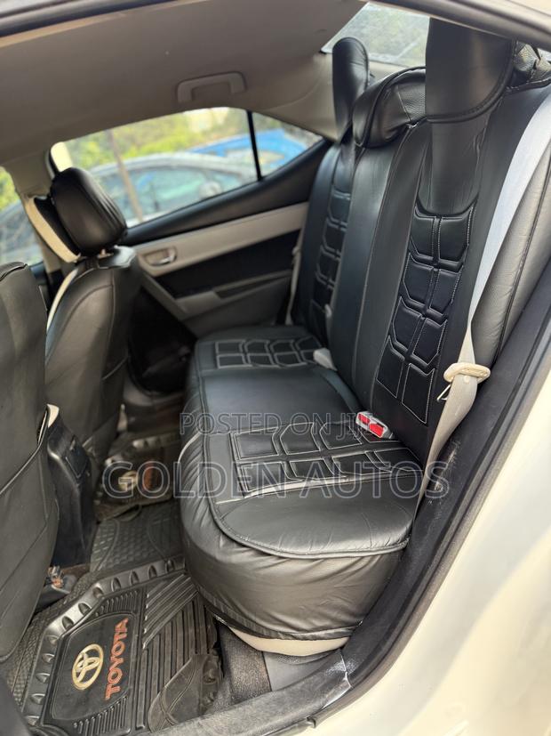 Toyota Corolla LE 4dr Sedan (1.8L 4cyl CVT) 2015 White