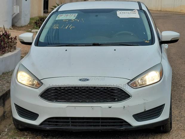 Ford Focus SE 4dr Sedan (2.0L 4cyl 5M) 2015 White