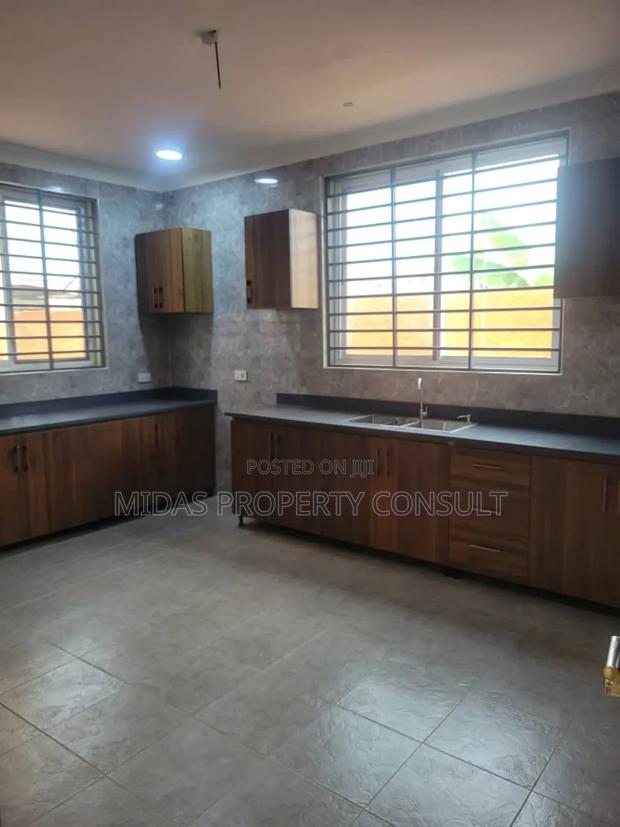 4bdrm House in Okpoigonno, Teshie for sale photo 6
