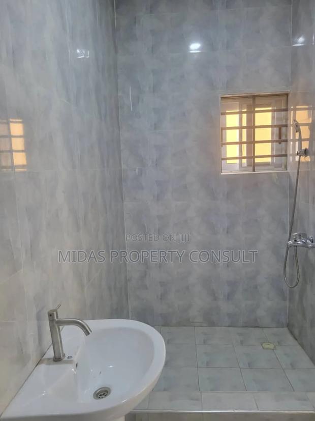 4bdrm House in Okpoigonno, Teshie for sale photo 7
