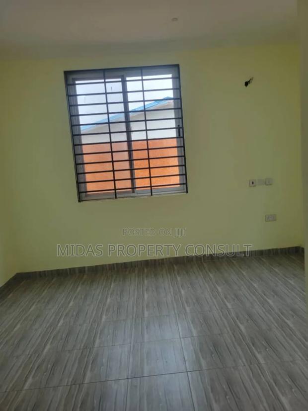 4bdrm House in Okpoigonno, Teshie for sale photo 8