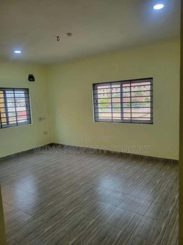 4bdrm House in Okpoigonno, Teshie for sale photo 9