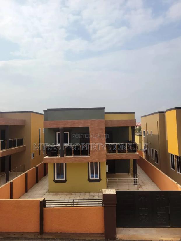 4bdrm House in Okpoigonno, Teshie for sale photo 2