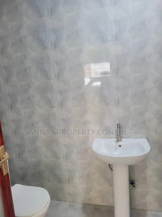 4bdrm House in Okpoigonno, Teshie for sale photo 11