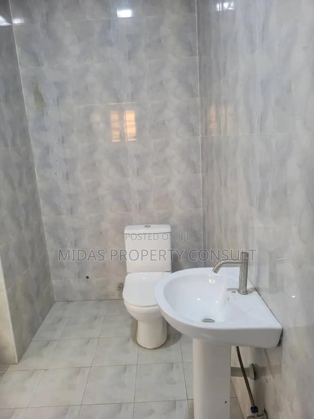 4bdrm House in Okpoigonno, Teshie for sale photo 12
