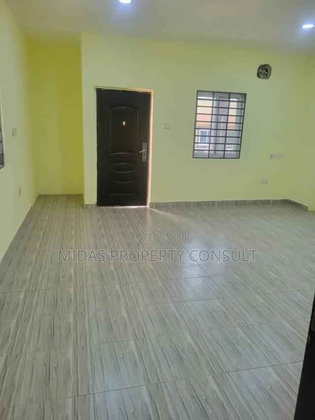 4bdrm House in Okpoigonno, Teshie for sale photo 16