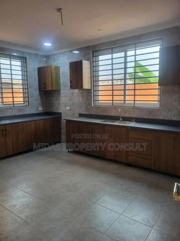 4bdrm House in Okpoigonno, Teshie for sale photo 19