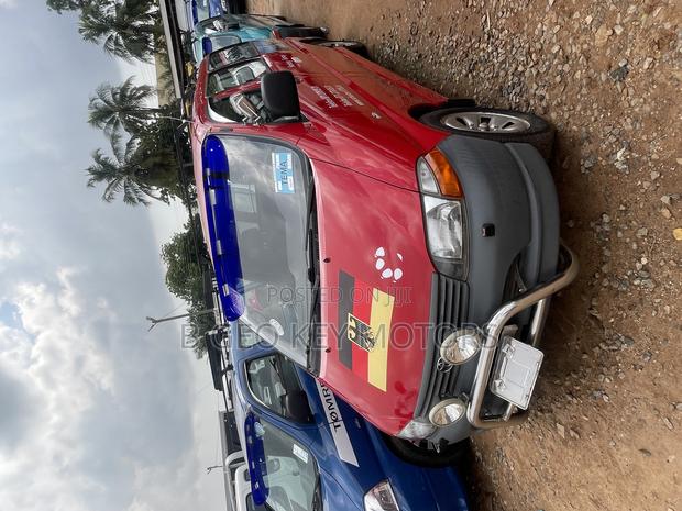 Toyota HiAce 2010 Red photo 3