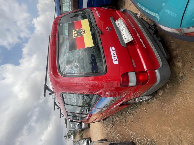 Toyota HiAce 2010 Red photo 5