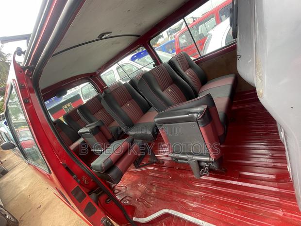 Toyota HiAce 2010 Red photo 6