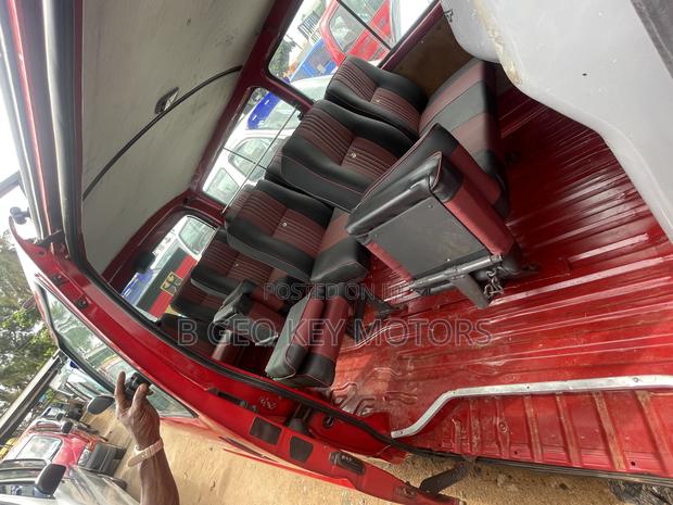 Toyota HiAce 2010 Red photo 7
