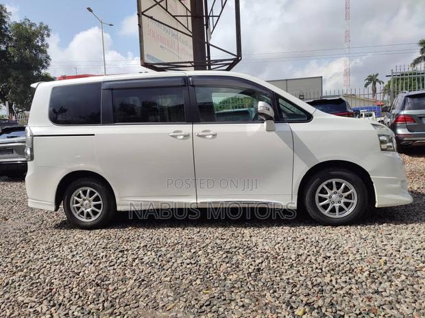 Toyota Voxy 2012 White