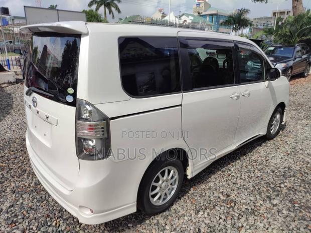 Toyota Voxy 2012 White