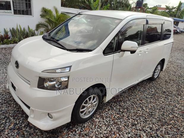 Toyota Voxy 2012 White