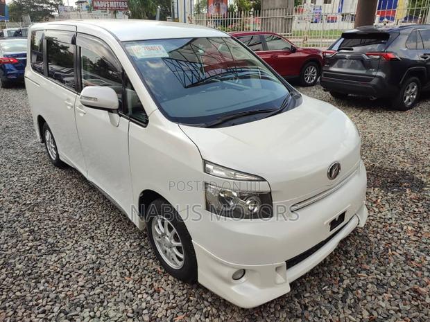 Toyota Voxy 2012 White