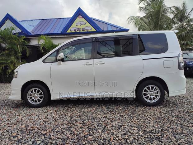 Toyota Voxy 2012 White
