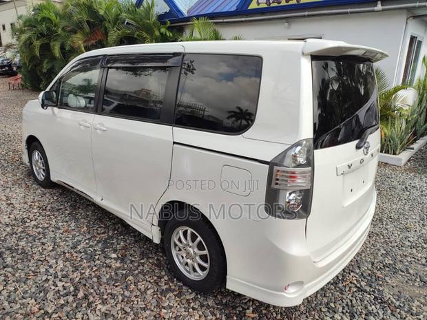 Toyota Voxy 2012 White