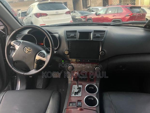 Toyota Highlander 3.5L 4WD 2013 Gray