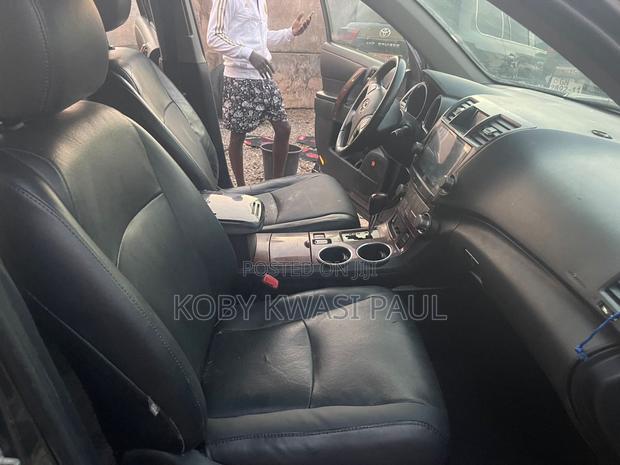 Toyota Highlander 3.5L 4WD 2013 Gray